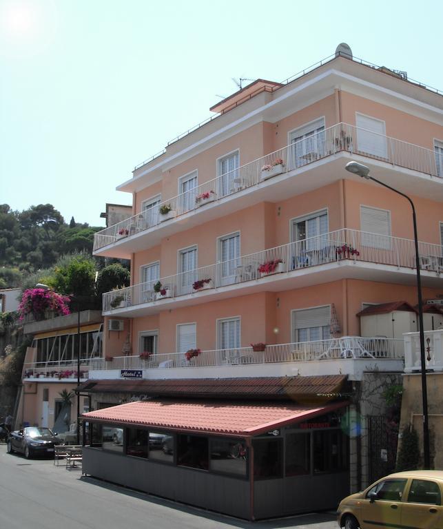 Hotel Nettuno Diano Marina Exterior foto